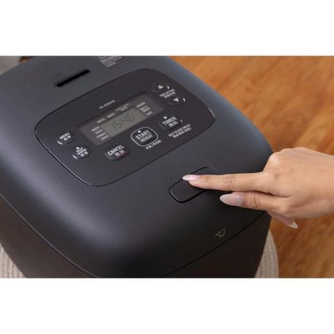 Nồi Cơm Điện Tử Zojirushi NL-EAQ10-BA dung tích 1L, Bảo hành 3 năm chính hãng