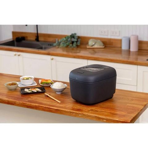 Nồi Cơm Điện Tử Zojirushi NL-EAQ10-BA dung tích 1L, Bảo hành 3 năm chính hãng