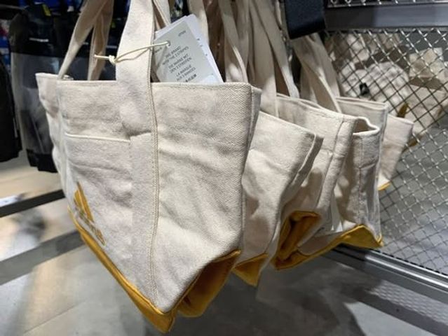 Túi Tote Canvas Adidas IK4840 39x21x18cm Đựng Đồ Thời Trang
