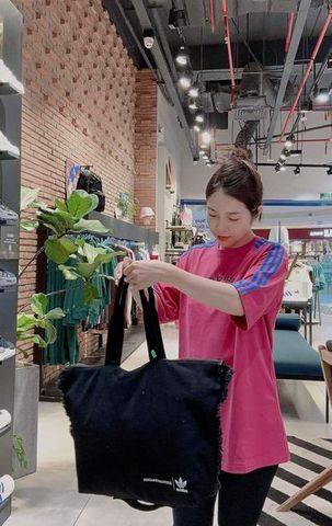 TÚI SHOPPER Adidas IJ7480 38 x 33 x 12 cm – túi xách tiện lợi