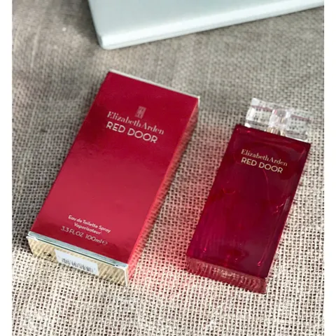Thanh lí vỏ hộp móp  Nước hoa nữ Elizabeth Arden Red Door 100ml