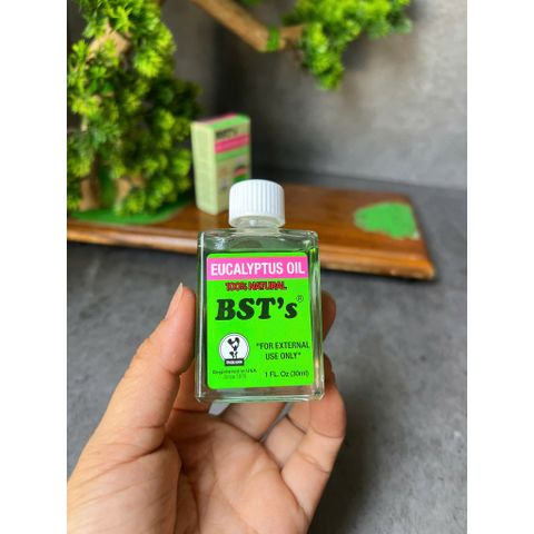 Dầu Khuynh Diệp BST's (BST's Eucalyptus Oil), một loại dầu gió chiết xuất từ tinh dầu lá bạch đàn. 659500