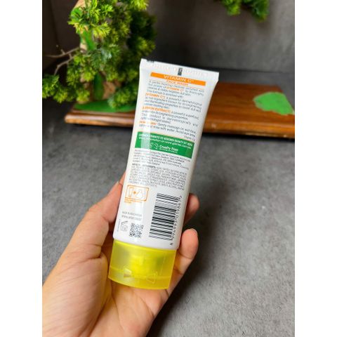 Sữa rửa mặt Garnier SkinActive Foaming Vitamin C Face Wash 100ml. 659546