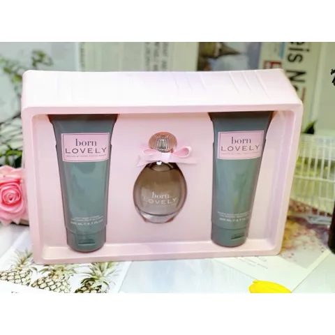 Thanh lí Set nước hoa Born Lovely gồm Nước hoa 100ml, Body lotion 200ml, Sữa tắm 200ml 659584