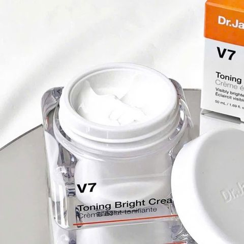 Kem Dưỡng Ẩm Dr.Jart+ V7 50ml - Giải Pháp Làm Đều Màu Da, Cấp Ẩm Dưỡng Chất Cho Làn Da Rạng Rỡ