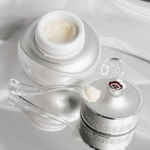 Cao Nám Whoo Gongjinhyang Seol Radiant White 50ml