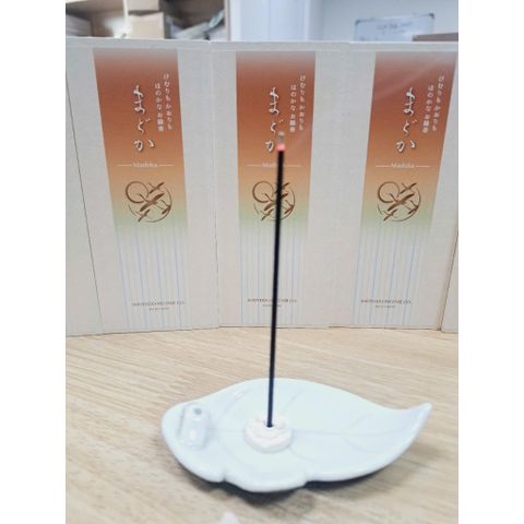[Nhật Bản] Nhang Thơm Ít Khói Madoka M - Hương Gỗ Đàn Hương & Quế Dịu Nhẹ - Hộp Giấy Tái Chế Bảo Vệ Môi Trường