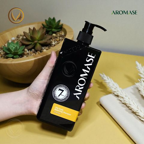 Dầu gội ngăn gàu, giảm nhờn da đầu và ngăn bết tóc AROMASE Oily Scalp Balancing Shampoo 400ml