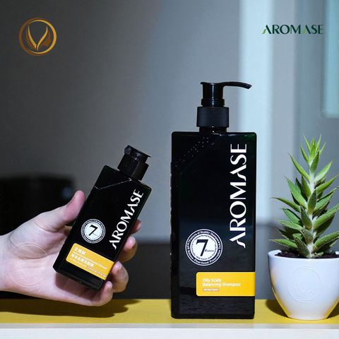 Dầu gội ngăn gàu, giảm nhờn da đầu và ngăn bết tóc AROMASE Oily Scalp Balancing Shampoo 400ml