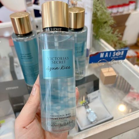 (250ml) Xịt thơm toàn thân AQUA KISS – Victoria’s Secret Fragrance Mist Chính Hãng