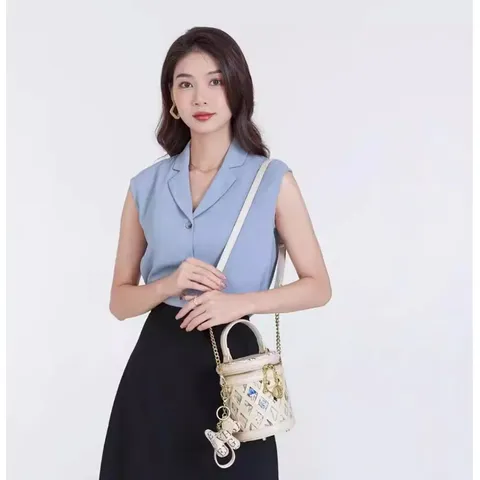 (Hàng V.I.P LIMITED - KHÔNG HỘP) - Túi xách Nữ MENGLISHA Màu Trắng, Thiết Kế Họa Tiết Hoa Văn, Dáng Trụ Tròn