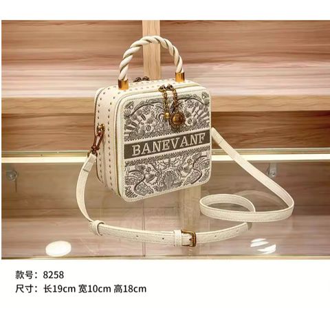 Túi xách nữ BANEVANF. Thời Thượng, Trang Nhã, Dễ Phối Đồ. Màu Be Bag