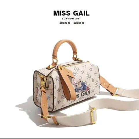 (Hàng V.I.P LIMITED) - Túi xách nữ cầm tay MISS GAIL In hình Hoạt Hình Gấu Nhỏ Dễ Thương, Kiểu Gối Boston