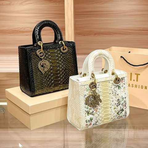 (HÀNG V.I.P) - Túi đeo VUÔNG Nữ Xà Cừ Phong Cách Mới Họa Tiết Cao Cấp Sang Chảnh