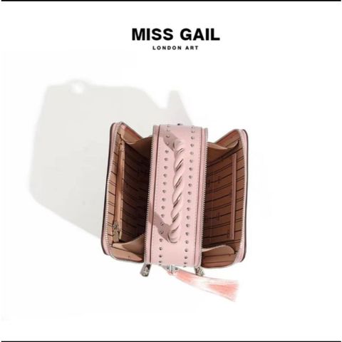 (Hàng V.I.P LIMITED) - Túi cốp thương hiêu MISS GAIL thêu hồng có quai sang chảnh
