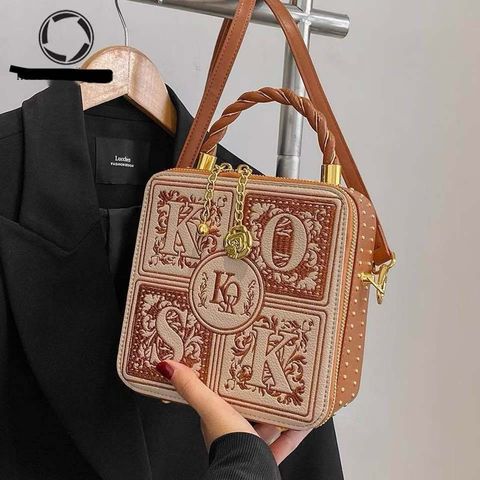 Túi xách Nữ phong cách dễ thương Túi Messenger mùa thu đông Quảng Châu