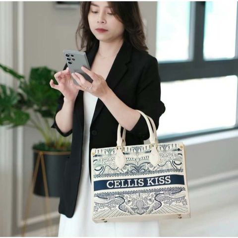 (Hàng V.I.P LIMITED - NO BOX) - Túi xách Tote Nữ CELLIS KISS sức chứa lớn họa tiết thêu thời thượng, đẳng cấp, màu xanh