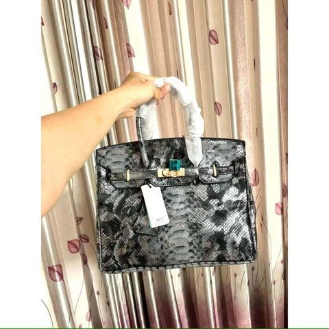 (HÀNG VIP - NO BOX) - Túi xách HỌA TIẾT DA VÂN RẮN size 30, Có Ổ Khóa, Không Dây Đeo (CHỈ CẦM TAY)