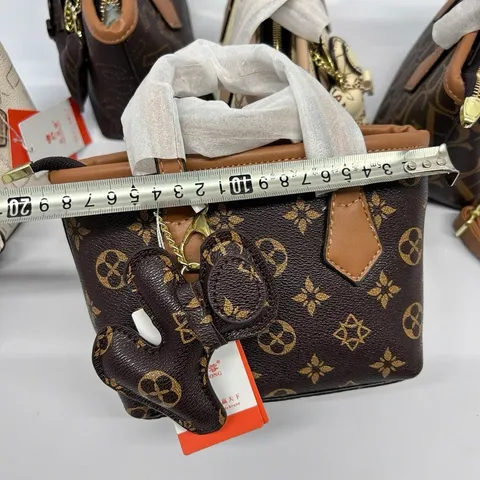 Túi xách nữ công sở tặng kèm phụ kiện size 20, đựng vừa điện thoại, nhỏ gọn, xinh xắn