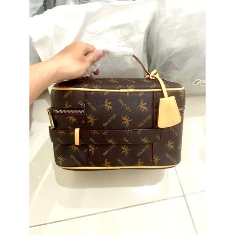 (Hàng V.I.P LIMITED - FULLBOX HÃNG) - Túi trang điểm, k dây đeo, CELLIS KISS dáng cốp bầu dục Nâu, tinh tế, Sang trọng