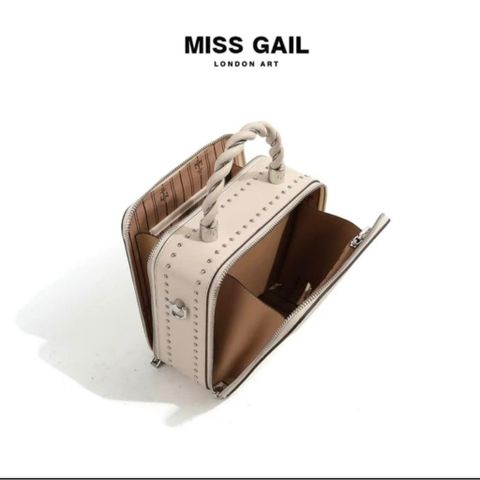 (Hàng V.I.P LIMITED) - Túi cốp thương hiêu MISS GAIL thêu thêu ngọc tinh tế
