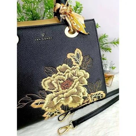 Túi Đi Tiệc Thêu Hoa Vàng Sang Trọng Tặng Kèm Khăn Lụa Size 25