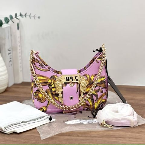 Túi đeo vai khóa vàng chạm khắc tinh xảo họa tiết đặc trưng cổ điển và sang trọng _ Hàng chuẩn đẹp