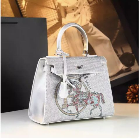 (HÀNG V.I.P ORDER - TẶNG HỘP) - Túi Đeo Chéo Đính Đá Platinum Sang Chảnh size 25