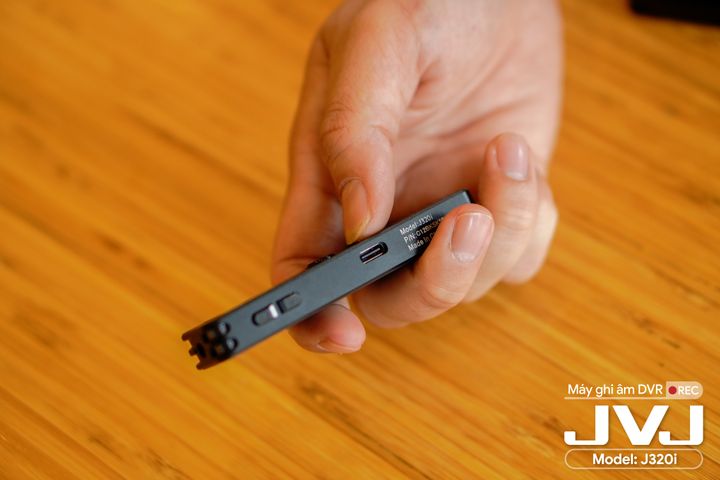 Máy Ghi Âm JVJ J320i 64GB Chính Hãng - Ghi Âm MP3, WMA, Thời Gian Pin 105 Giờ, Màu Đen, Kèm Cáp và Tai Nghe