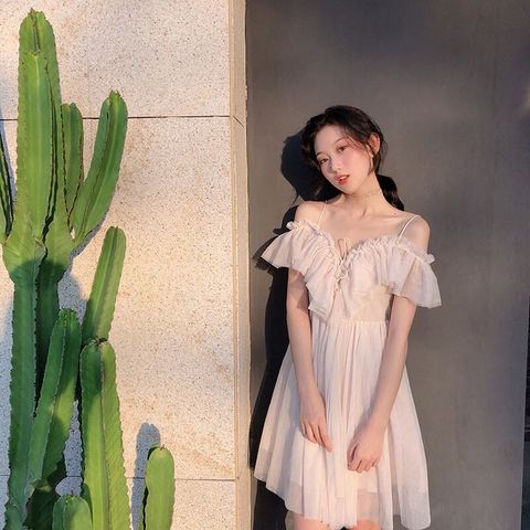 Đầm ren trắng hai dây công chúa dáng ngắn