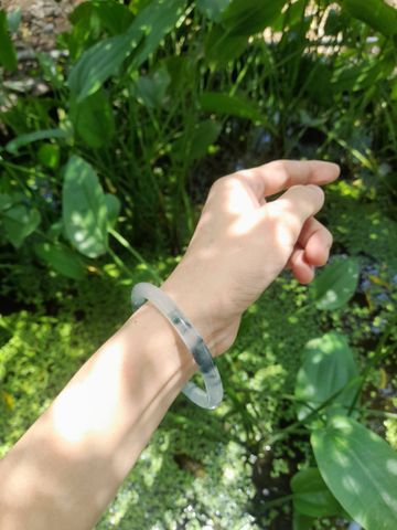 Vòng Bản Tròn Du Long Ngọc Thạch Trắng Điểm Hoa Xanh - Trang Sức Phong Thủy Nữ Tinh Tế, May Mắn