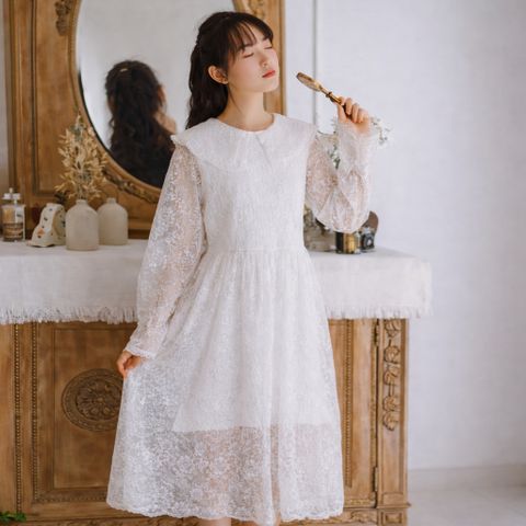Đầm Ulzzang trắng thêu hoa phong cách Hàn Quốc