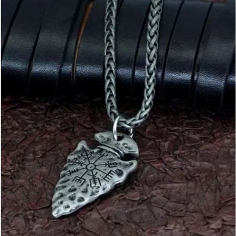 Dây Chuyền Nam Viking - Mặt Mũi Tên Khắc Ấn Rune Vegvísir - Phong Cách Gothic, Retro Mạnh Mẽ.