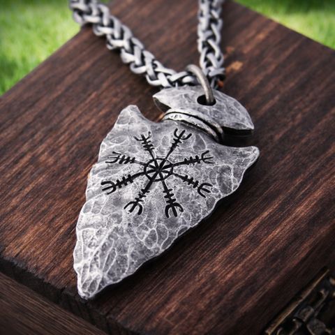 Dây Chuyền Nam Viking - Mặt Mũi Tên Khắc Ấn Rune Vegvísir - Phong Cách Gothic, Retro Mạnh Mẽ.