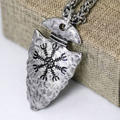 Dây Chuyền Nam Viking - Mặt Mũi Tên Khắc Ấn Rune Vegvísir - Phong Cách Gothic, Retro Mạnh Mẽ.