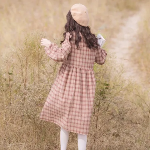 Đầm caro cổ trụ kiểu dáng babydoll