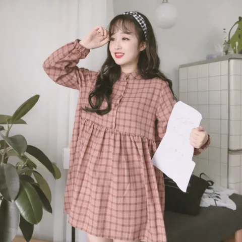 Đầm caro cổ trụ kiểu dáng babydoll
