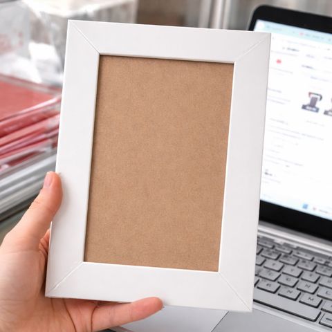 Khung ảnh 10x15 cm viền trắng