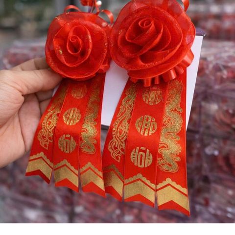 Hoa chủ hôn cài áo dành cho cha mẹ hai bên