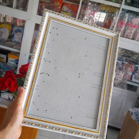 Khung ảnh trang trí lưu giữ kỉ niệm 25x35cm