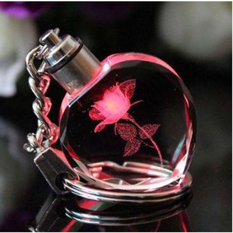 Móc khóa trái tim có đèn led đổi màu