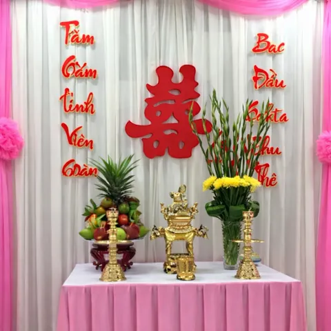 Câu đối xốp trang trí bàn thờ ngày cưới