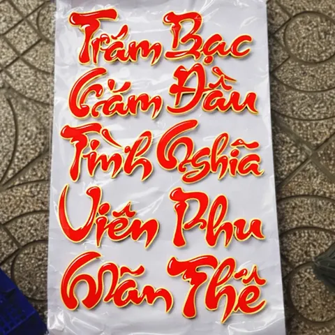 Câu đối xốp trang trí bàn thờ ngày cưới