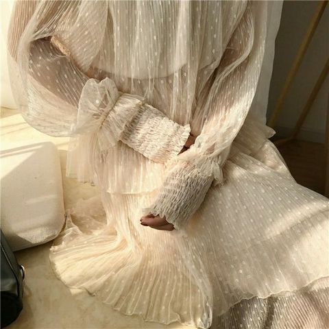 Đầm Ulzzang chấm bi cổ trụ nhiều tầng