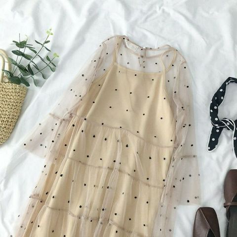 Đầm chấm bi dáng suông hai lớp
