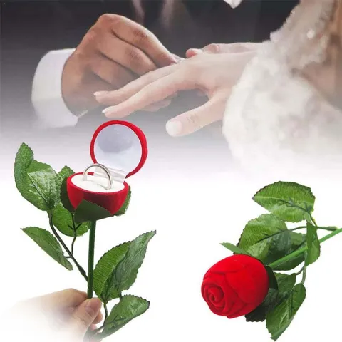 Hoa hồng nhung đựng nhẫn cưới trong ngày kỉ niệm