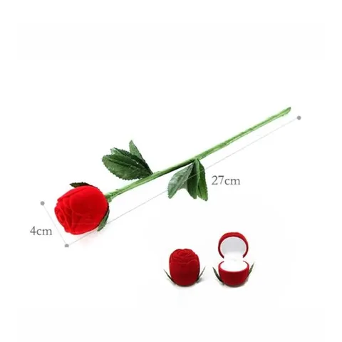 Hoa hồng nhung đựng nhẫn cưới trong ngày kỉ niệm