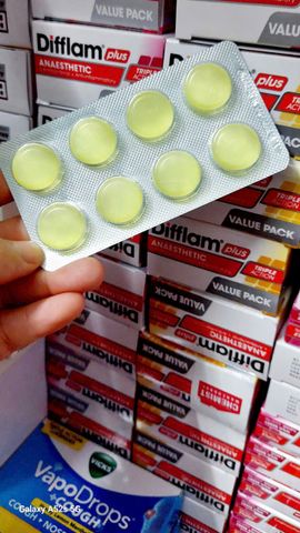 Hàng Úc Kẹo ngậm Difflam vị chanh mật ong và berry giúp giảm ho, đau họng