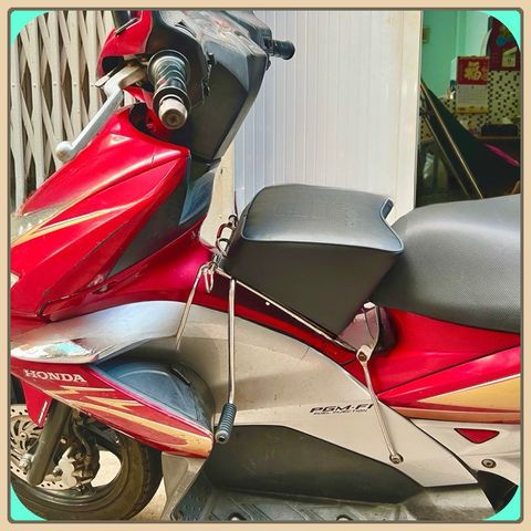 Ghế Nệm Ngồi Xe Máy Cho Bé Trên 2 Tuổi - Dành Cho Xe Tay Ga AB(Airblade), PCX, NVX - gác chân