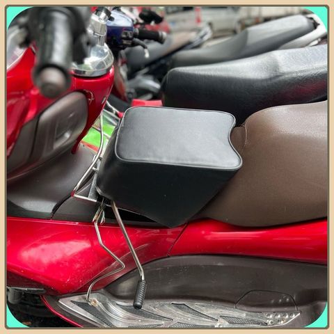 Ghế Nệm Ngồi Xe Máy Cho Bé Trên 2 Tuổi - Dành Cho Xe Tay Ga AB(Airblade), PCX, NVX - gác chân